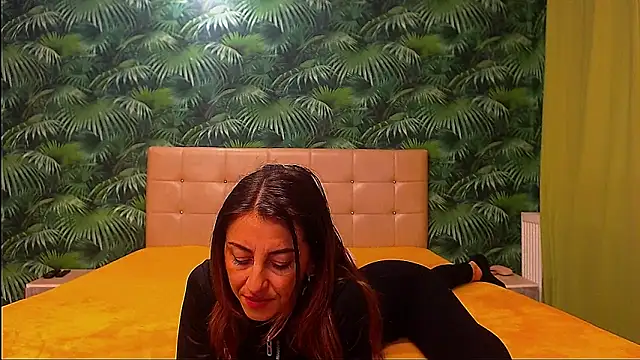 Snapshot of Stella_John chatting on December 3, 8:38 am Stella John online show from December 3, 8:38 am