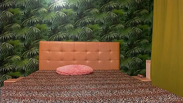 Snapshot of Stella_John chatting on January 20, 5:48 am Stella John online show from January 20, 5:48 am