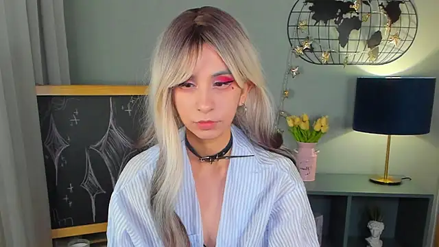 lesilos online show from March 26, 1:44 am