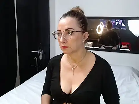 liss curly online show from January 14, 11:53 pm