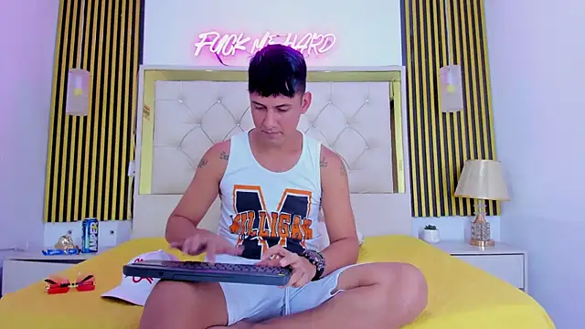 Sweet kevin1 online show from December 21, 6:20 am