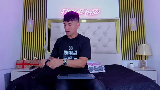 Sweet kevin1 online show from January 9, 6:16 am