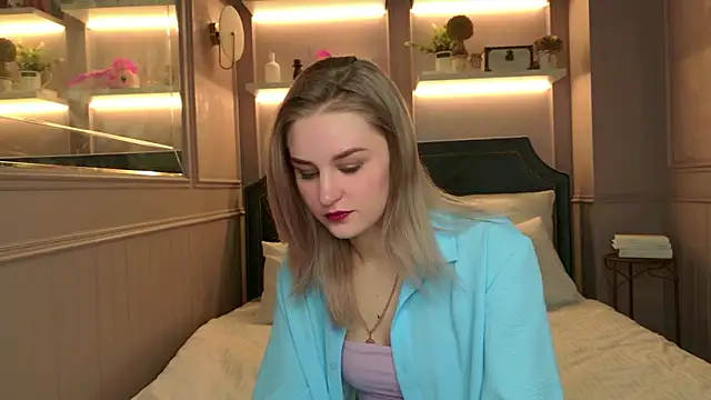 Molly Voss online show from January 19, 3:49 pm