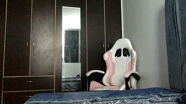 Snapshot of Sofii_unicorn chatting on May 21, 8:49 pm Sofii unicorn online show from May 21, 8:49 pm