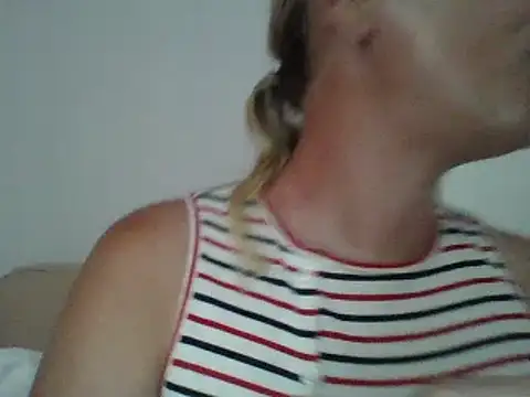 jennyblondeuk online show from May 28, 4:37 pm