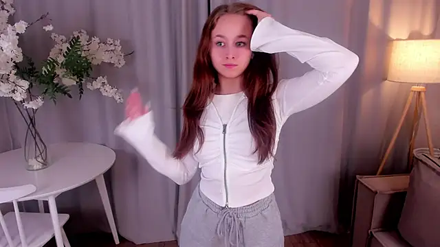 Julie Lamb online show from January 8, 7:54 am