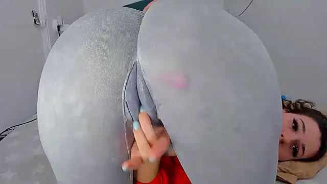 RedAssHottie online show from February 7, 7:07 am