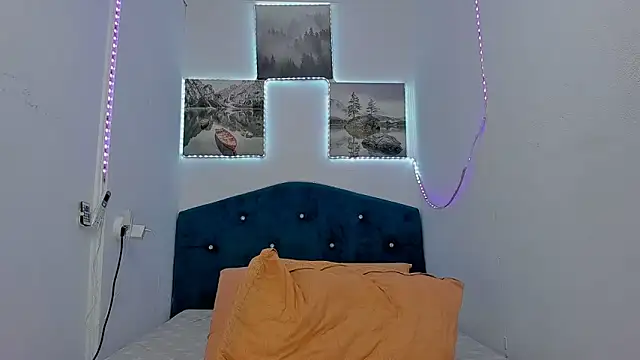 RedAssHottie online show from March 13, 4:05 am