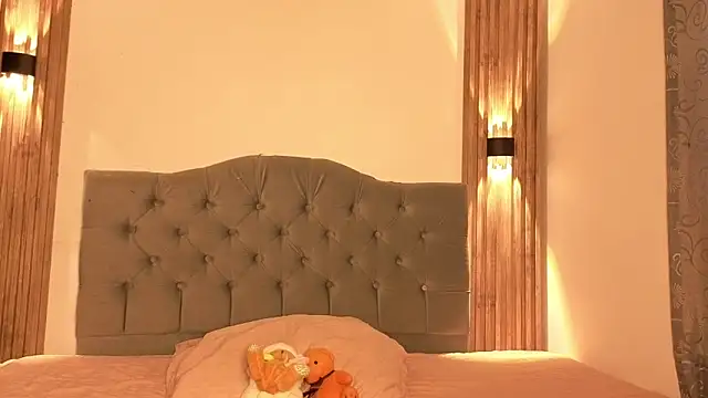 cute emmma online show from April 16, 11:00 am