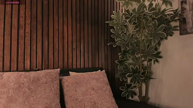 Lilith Sage  online show from April 12, 2:33 pm