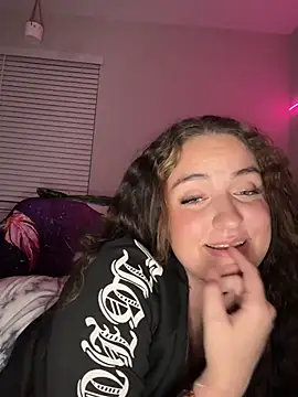 LushLaniii online show from February 3, 9:47 am