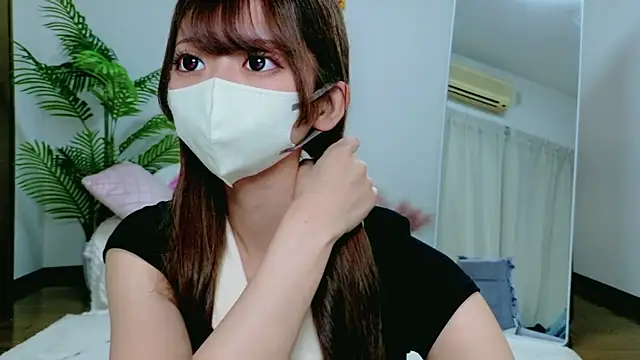 Snapshot of Kiki-jpn chatting on May 12, 11:40 am Kiki-jpn online show from May 12, 11:40 am