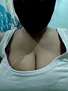 Snapshot of suman_bhabhi001 chatting on April 21, 3:50 pm suman bhabhi001 online show from April 21, 3:50 pm