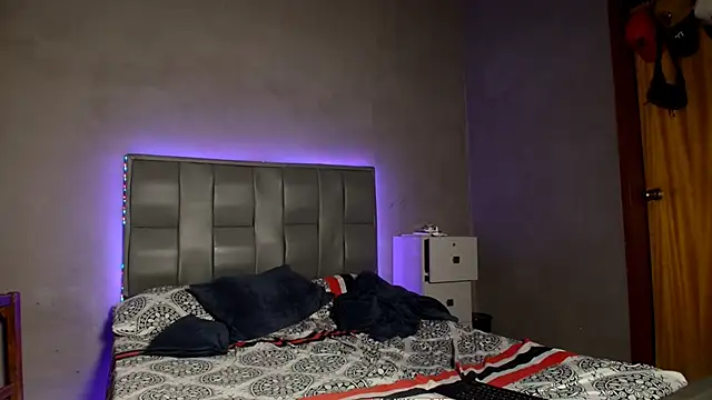 Snapshot of MAXIMILAINO-XXX chatting on February 4, 1:22 am MAXIMILAINO-XXX online show from February 4, 1:22 am