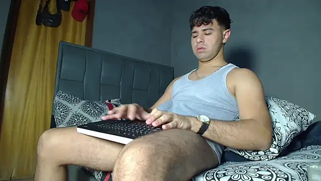 Snapshot of MAXIMILAINO-XXX chatting on April 21, 2:15 am MAXIMILAINO-XXX online show from April 21, 2:15 am