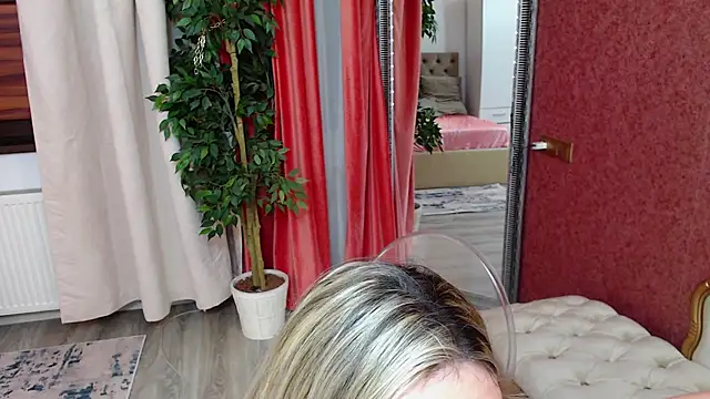 Snapshot of DaliaHaven chatting on February 20, 6:30 pm DaliaHaven online show from February 20, 6:30 pm