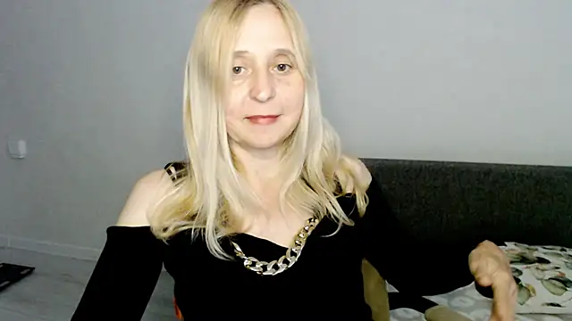 MiLenaMilf online show from March 18, 8:03 am