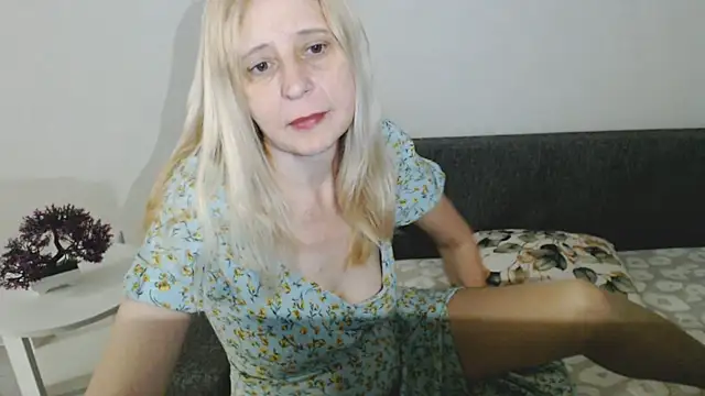 MiLenaMilf online show from March 21, 3:33 am