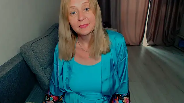 Snapshot of MiLenaMilf chatting on June 28, 7:25 am MiLenaMilf online show from June 28, 7:25 am