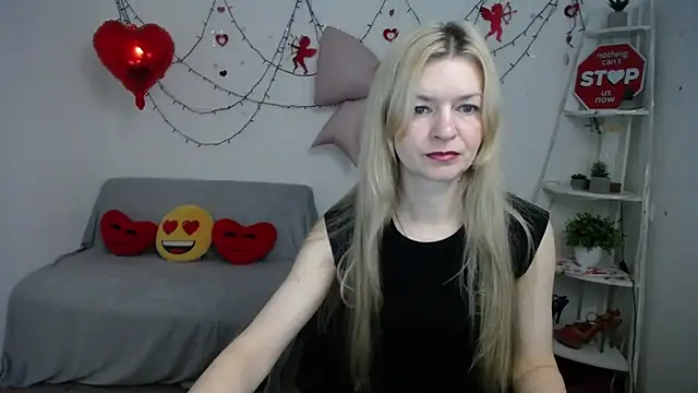 Snapshot of MelissaTyler chatting on February 14, 6:10 am MelissaTyler online show from February 14, 6:10 am
