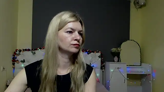 Snapshot of MelissaTyler chatting on February 18, 8:21 am MelissaTyler online show from February 18, 8:21 am