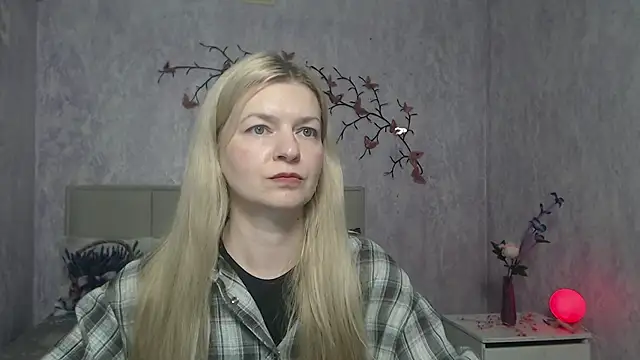 Snapshot of MelissaTyler chatting on February 19, 12:23 pm MelissaTyler online show from February 19, 12:23 pm