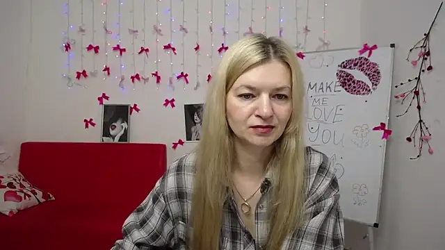 Snapshot of MelissaTyler chatting on February 21, 6:14 am MelissaTyler online show from February 21, 6:14 am