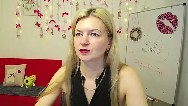 Snapshot of MelissaTyler chatting on April 1, 11:55 am MelissaTyler online show from April 1, 11:55 am