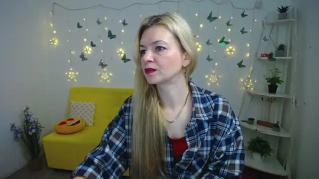 Snapshot of MelissaTyler chatting on April 15, 5:14 am MelissaTyler online show from April 15, 5:14 am