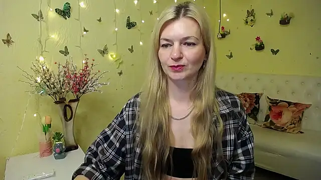 Snapshot of MelissaTyler chatting on April 16, 11:22 am MelissaTyler online show from April 16, 11:22 am