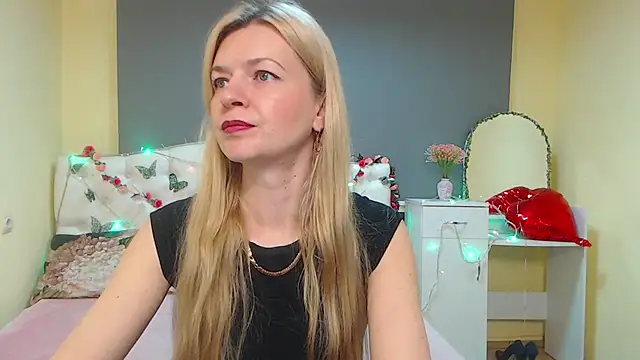 Snapshot of MelissaTyler chatting on April 18, 5:33 am MelissaTyler online show from April 18, 5:33 am