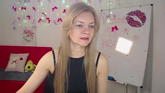 Snapshot of MelissaTyler chatting on May 3, 5:24 am MelissaTyler online show from May 3, 5:24 am
