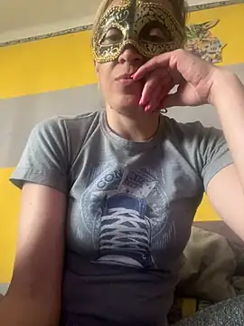 SexyMamiVee online show from April 16, 2:51 pm