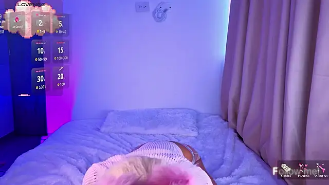 Snapshot of Kitsuneplay_ chatting on February 9, 9:41 pm Kitsuneplay online show from February 9, 9:41 pm