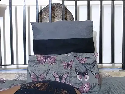 slenderbee2005 online show from January 8, 8:00 pm