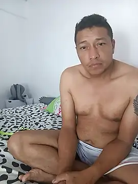 Snapshot of pareja_latina1483 chatting on January 15, 9:51 pm pareja latina1483 online show from January 15, 9:51 pm