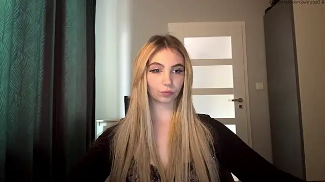 Snapshot of TeenLily chatting on May 19, 5:30 pm TeenLily online show from May 19, 5:30 pm