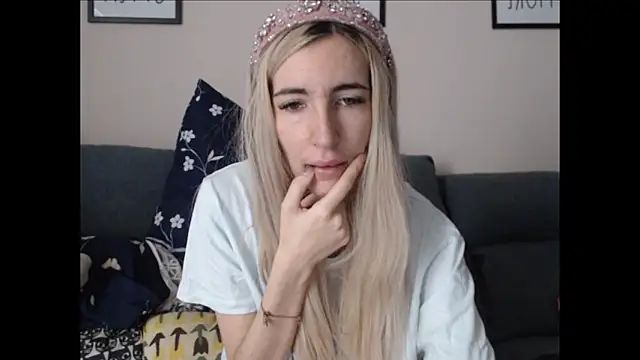Snapshot of BarbieBlondieGirl chatting on June 17, 2:51 pm BarbieBlondieGirl online show from June 17, 2:51 pm