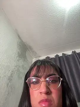 Snapshot of ValentinaEvanz chatting on June 20, 8:11 pm ValentinaEvanz online show from June 20, 8:11 pm