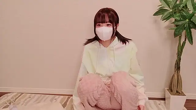 Snapshot of Mia--meow-- chatting on January 13, 5:18 pm Mia--meow-- online show from January 13, 5:18 pm