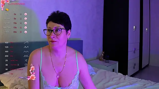 Snapshot of JennyMons chatting on February 2, 8:02 am JennyMons online show from February 2, 8:02 am