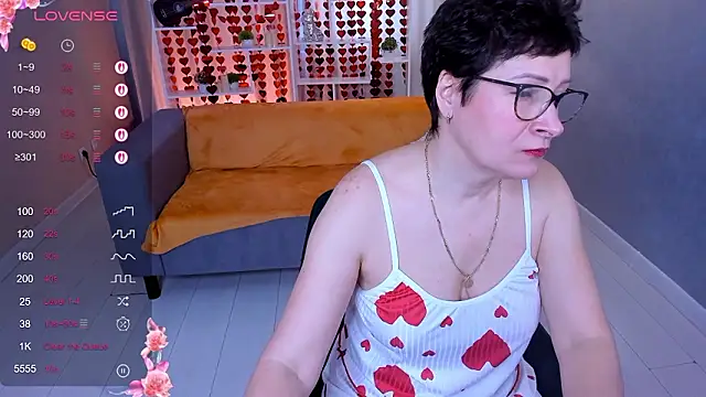 Snapshot of JennyMons chatting on February 10, 8:18 am JennyMons online show from February 10, 8:18 am