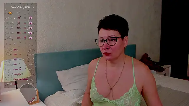 Snapshot of JennyMons chatting on February 17, 8:44 am JennyMons online show from February 17, 8:44 am