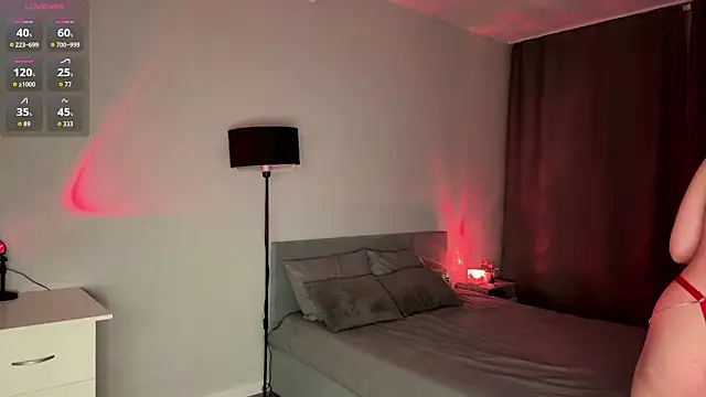 Snapshot of EleneKatzebeg chatting on February 14, 3:09 pm EleneKatzebeg online show from February 14, 3:09 pm