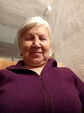 Snapshot of KlaudiaDarling chatting on February 2, 3:44 pm KlaudiaDarling online show from February 2, 3:44 pm