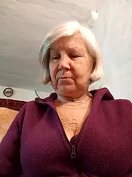 Snapshot of KlaudiaDarling chatting on February 3, 12:32 pm KlaudiaDarling online show from February 3, 12:32 pm