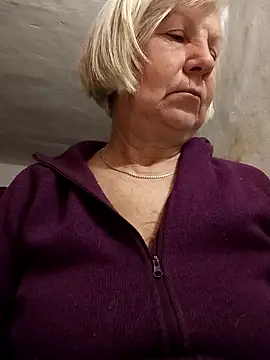 Snapshot of KlaudiaDarling chatting on February 5, 12:48 am KlaudiaDarling online show from February 5, 12:48 am