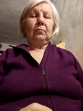 Snapshot of KlaudiaDarling chatting on February 5, 3:49 pm KlaudiaDarling online show from February 5, 3:49 pm