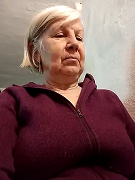 Snapshot of KlaudiaDarling chatting on February 16, 9:27 am KlaudiaDarling online show from February 16, 9:27 am