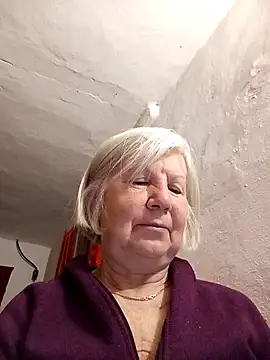 Snapshot of KlaudiaDarling chatting on February 17, 3:25 am KlaudiaDarling online show from February 17, 3:25 am